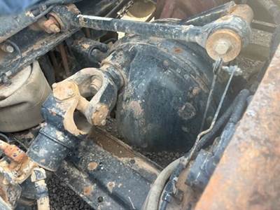 Eaton DS461P Front Axle Housing for a 2006 Kenworth W900