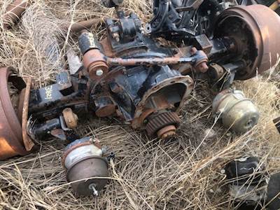 Eaton DS463P Front Axle Housing for a 2000 Peterbilt 379