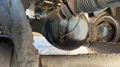 Eaton DS463P Front Axle Housing for a 2005 Peterbilt 357