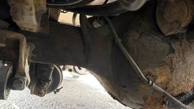 Eaton DSH40 Front Axle Housing for a 2003 Kenworth T800