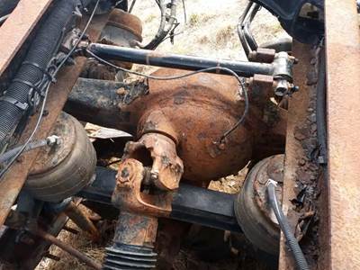 Eaton DSP40 Front Axle Housing for a 2003 Peterbilt 379