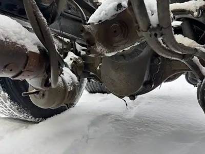 Eaton DSP40 Front Axle Housing for a 2006 Peterbilt 379