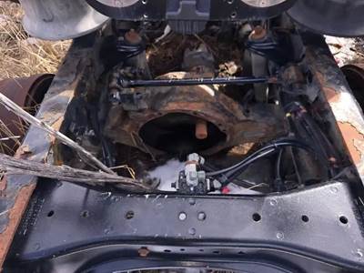 Eaton DSP40 Front Axle Housing for a 2013 Kenworth T660