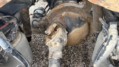 Eaton DSP40 Front Axle Housing for a 2012 Kenworth T660