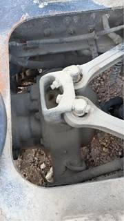 Eaton DSP40 Front Axle Housing for a 2004 Kenworth T800