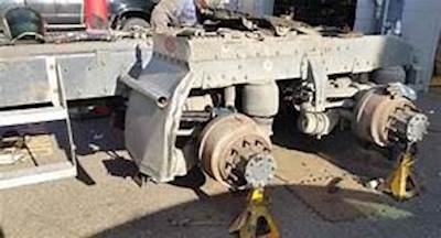 Eaton DSP41 Front Axle Housing for a 2004 Peterbilt 330