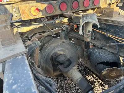 Meritor-Rockwell 46-160 Front Axle Housing for a 2005 Peterbilt 379