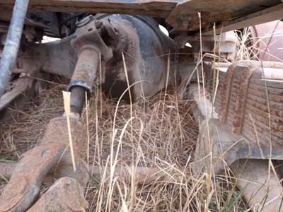 Meritor-Rockwell SL100 Front Axle Housing for a 1987 Ford LNT8000