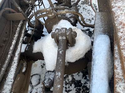 Meritor-Rockwell SQ100 Front Axle Housing for a 1987 International F-9370