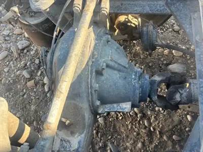 Dana DSP40 Rear Axle Housing for a 2006 Peterbilt 379