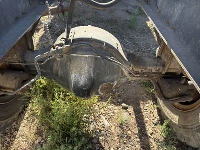 Dana M190T Rear Axle Housing for a 1985 Ford F800