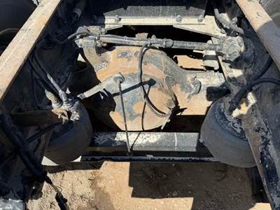 Dana RSH40 Rear Axle Housing for a 2016 Kenworth T680
