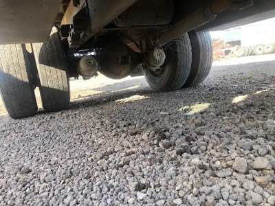 Dana 19060S Rear Axle Housing for a 2007 Chevrolet C7500