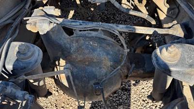 Dana-Spicer DSH40 Rear Axle Housing for a 2016 Peterbilt 389
