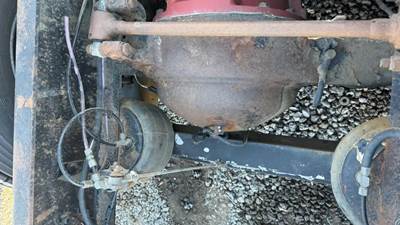 Dana-Spicer DSP40 Rear Axle Housing for a 2005 Kenworth W900