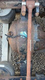Dana-Spicer DSP40 Rear Axle Housing for a 2007 Peterbilt 387