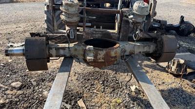Dana-Spicer DSP40 Rear Axle Housing for a 2009 Kenworth T600