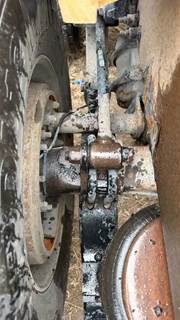Dana-Spicer DSP40 Rear Axle Housing for a 2004 Peterbilt 379