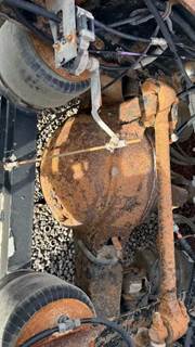 Dana-Spicer DSP40 Rear Axle Housing for a 2005 Kenworth W900
