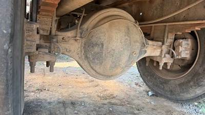 Dana-Spicer M190T Rear Axle Housing for a 1994 International 4600