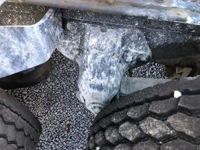 Dana RS404 Rear Axle Housing for a 1997 Peterbilt 379