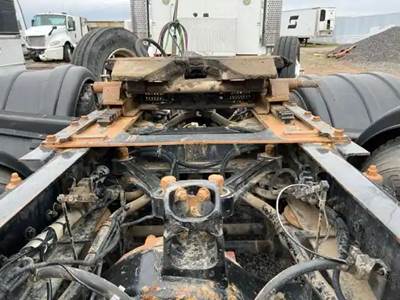 Dana RSP40 Rear Axle Housing for a 2004 Kenworth T800