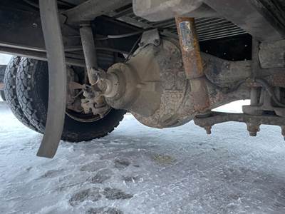 Eaton 19050s Rear Axle Housing for a 1993 GMC C6000 Topkick