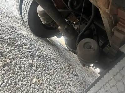 Eaton 19060S Rear Axle Housing for a 2001 GMC C7500