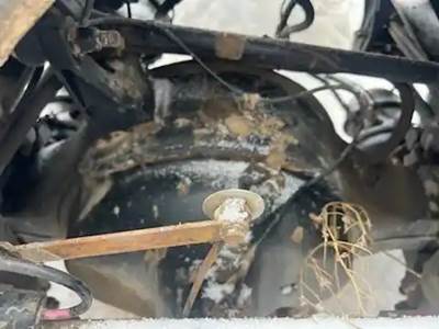 Eaton 23105S Rear Axle Housing for a 1998 Peterbilt 385