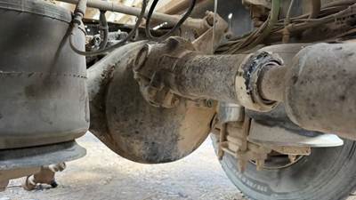 Eaton DDP40 Rear Axle Housing for a 2006 Freightliner Columbia 120