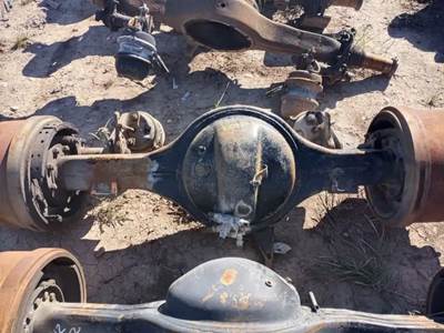 Eaton DS402 Rear Axle Housing for a 1989 Peterbilt 379