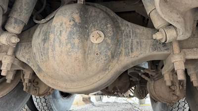 Eaton DS403 Rear Axle Housing for a 1995 Peterbilt 378