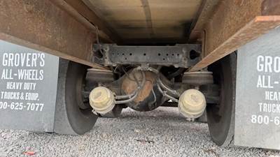 Eaton DSH40 Rear Axle Housing for a 2003 Kenworth T800