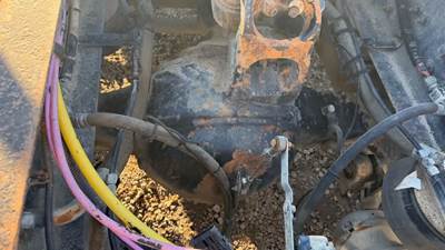 Eaton DSP40 Rear Axle Housing for a 2004 Kenworth T800