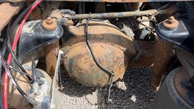 Eaton DSP40 Rear Axle Housing for a 2014 Kenworth T660