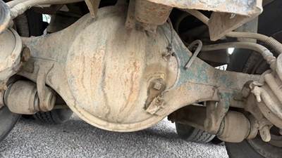 Eaton DT402P Rear Axle Housing for a 1990 Kenworth T800