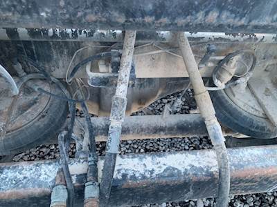 Eaton RS402 Rear Axle Housing for a 1988 Freightliner FLC112