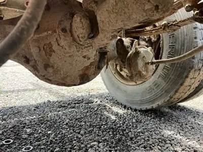 Eaton RS402 Rear Axle Housing for a 1995 White WG