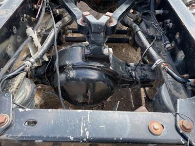 Eaton RS404 Rear Axle Housing for a 1999 Kenworth T800