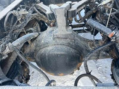 Eaton RS404 Rear Axle Housing for a 1998 Kenworth T800