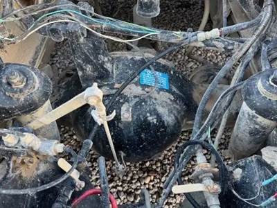 Eaton RS404 Rear Axle Housing for a 1997 Peterbilt 385