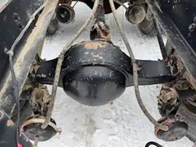 Eaton RS404 Rear Axle Housing for a 1994 International F-8100