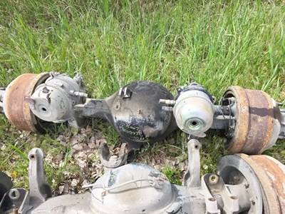 Eaton RS404 Rear Axle Housing for a 2000 Kenworth T800