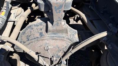 Eaton RS404 Rear Axle Housing for a 1999 Kenworth T600