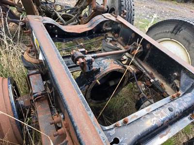 Eaton RS405 Rear Axle Housing for a 1999 Mack CH613