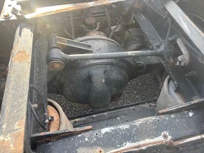 Eaton RS461P Rear Axle Housing for a 2006 Kenworth W900