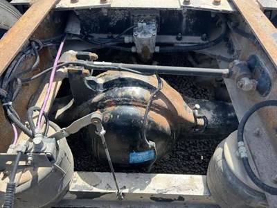 Eaton RSP40 Rear Axle Housing for a 2006 Kenworth T600