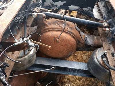 Eaton RSP40 Rear Axle Housing for a 2003 Peterbilt 379