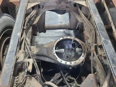 Mack CRD92 Rear Axle Housing for a 1990 Mack MH613