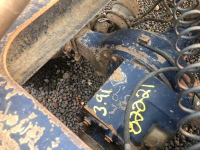 Meritor-Rockwell 20-145 Rear Axle Housing for a 1995 Peterbilt 379